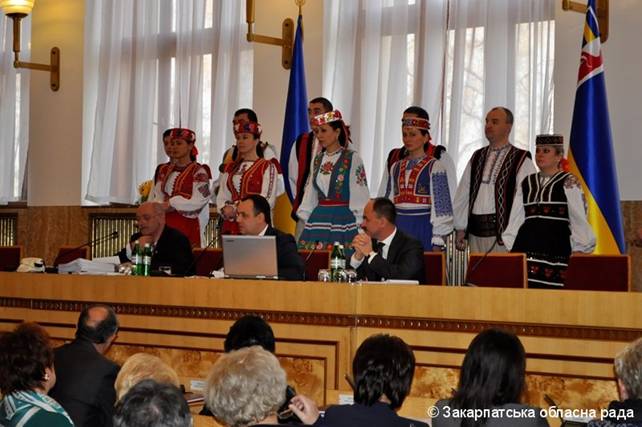 http://zakarpat-rada.gov.ua/wp-content/uploads/gallery/iv-plenarne-zasidannya-xix-sesiji-oblasnoji-rady-30-12-2014/b4728.jpg