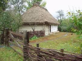 Хата родини Т.Г.Шевченка в селі Моринці Звенигородського району (реконструкція)