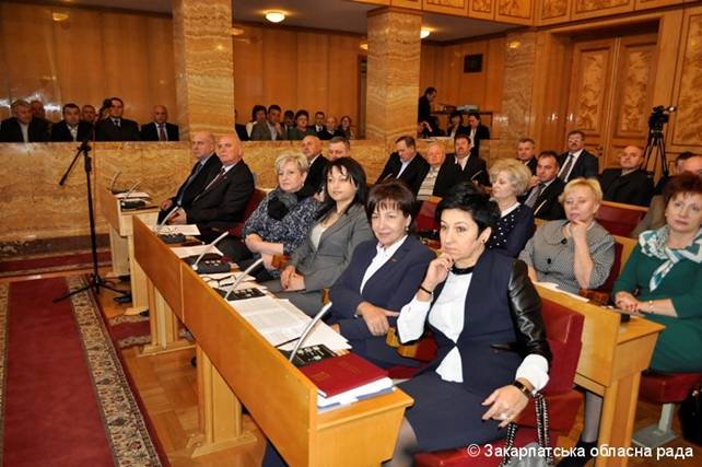 http://zakarpat-rada.gov.ua/wp-content/uploads/gallery/iv-plenarne-zasidannya-xix-sesiji-oblasnoji-rady-30-12-2014/b4726.jpg
